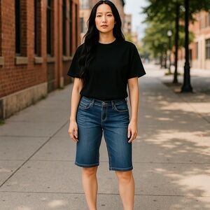 YMI Royalty Women’s Bermuda Shorts SZ 8 Blue Faded Embroidered Pockets Low Rise